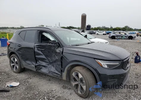 2024 Volvo Xc40 Core z USA, uszkodzony, nr VIN YV4L12UK8R2286860